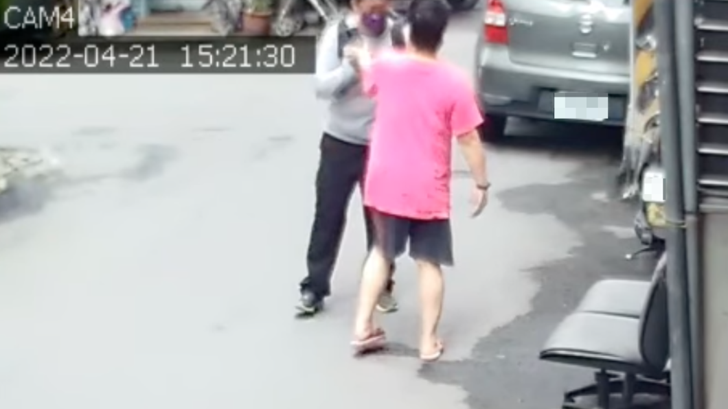 痛失27萬血汗錢!車手上門誆老婦 3提款卡拱手讓人