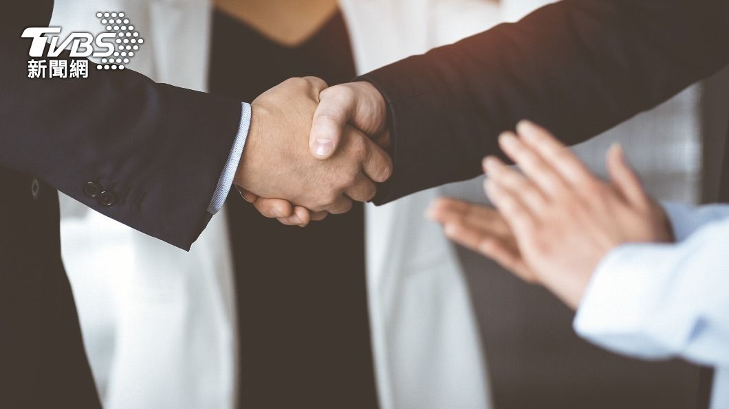 鄉民們直言,能力比學歷重要。(示意圖/shutterstock達志影像)