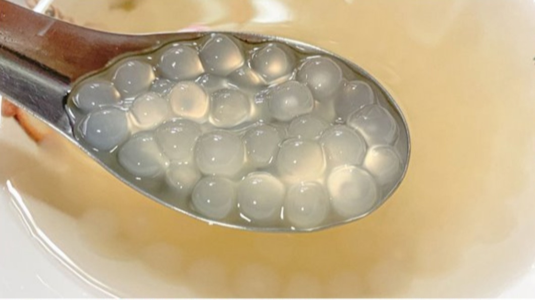 晶瑩剔透的白粉圓，價格也很銅板價。（圖／菲菲吳小姐 ♥ Fifian’s Funny Life ♥提供）