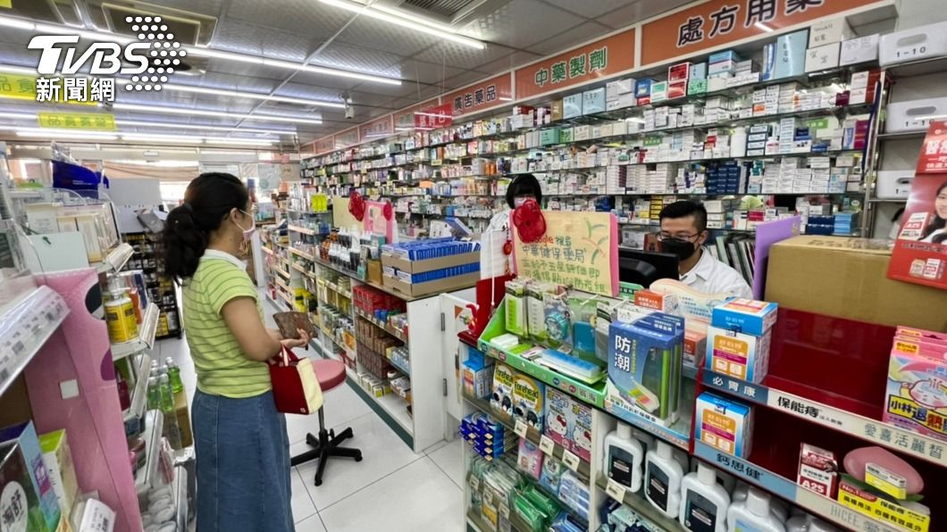 快篩實名制4/30僅半數藥局鋪貨 藥師憂上班族撲空