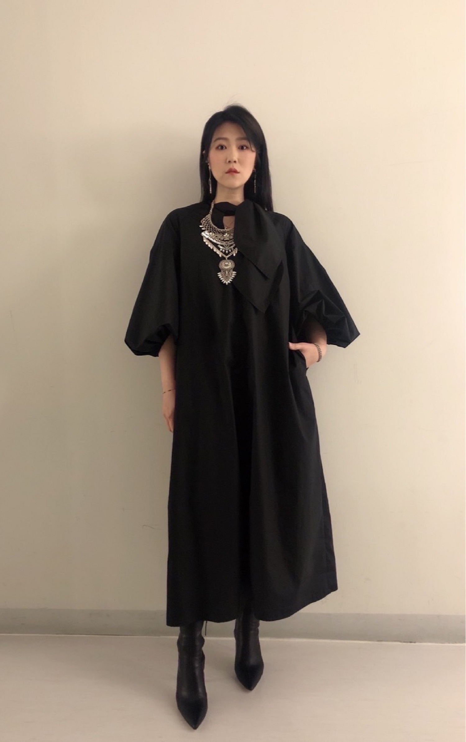 曹雅雯害怕開放線上點歌會唱到早上。(圖/好聞國際事業有限公司提供)