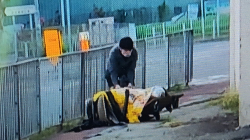 港男殺女友拖屍遊街 保鮮膜套頭還用紙袋包裹全身