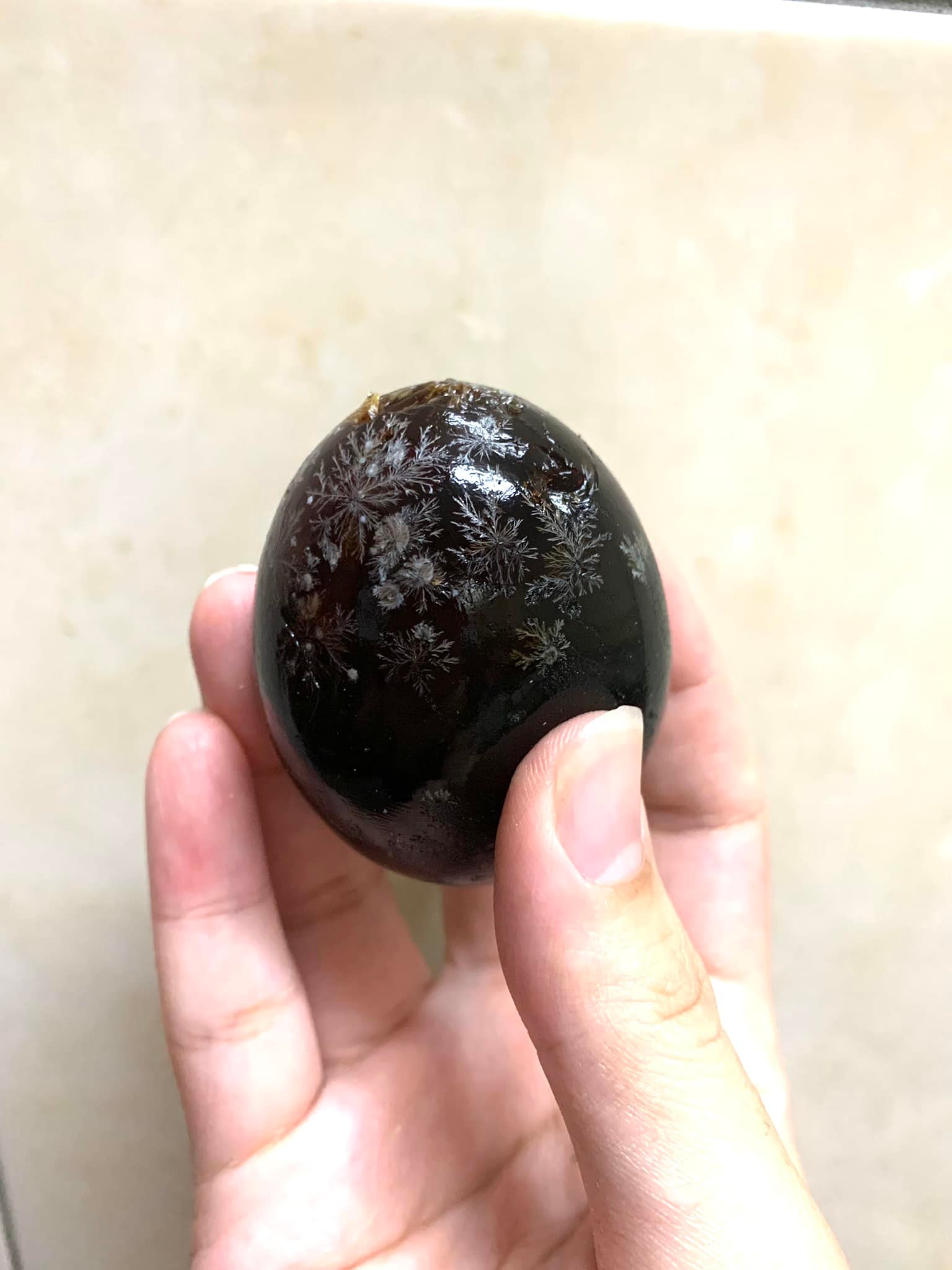 女網友幸運買到松花皮蛋。(圖/翻攝自「我愛全聯-好物老實說」)