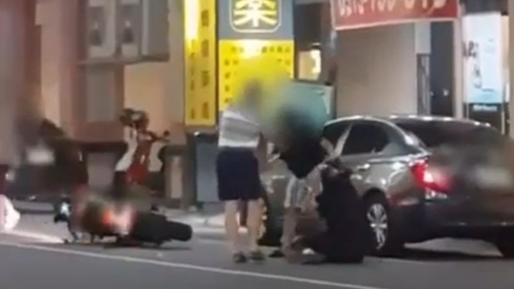 雙方因停車糾紛打大出手。（圖／民眾提供）
