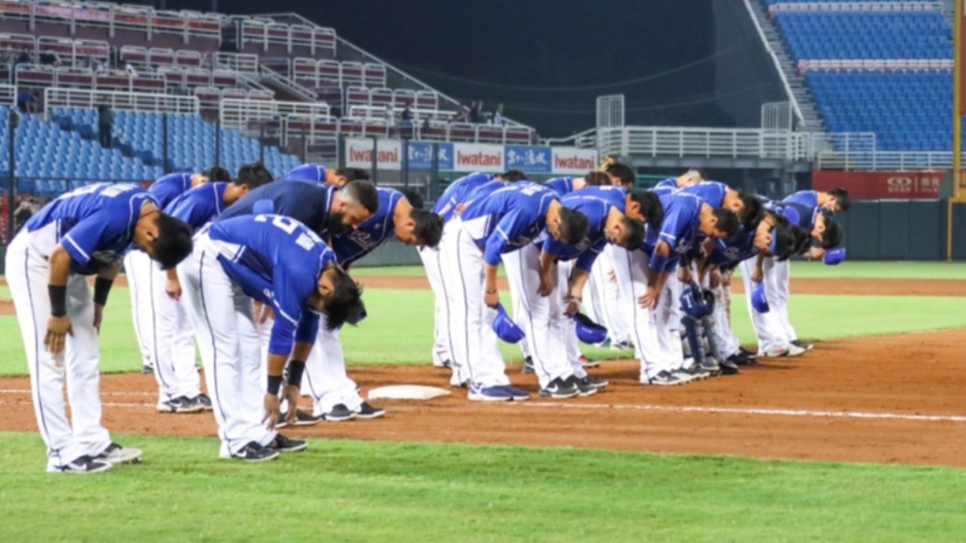 富邦悍將今年開季前15場苦吞13敗。（圖／ 翻攝自富邦悍將棒球隊臉書）
