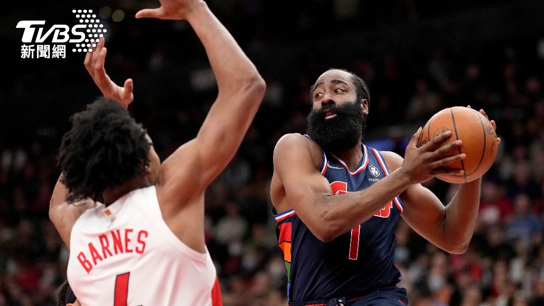 哈登James Harden（右）即將上場。（圖／達志影像美聯社）