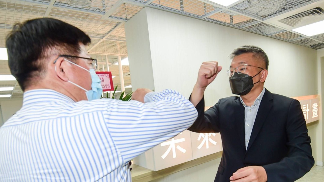 獲民進黨提名參選台中市長的立法院副院長蔡其昌，上午拜訪前市長林佳龍。（圖／林佳龍辦公室提供）
