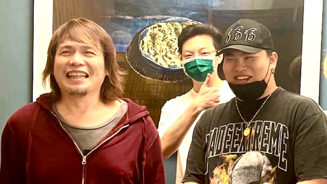 饒舌歌手爆染疫「才和伍佰合照」　症狀如被圍毆高燒不退