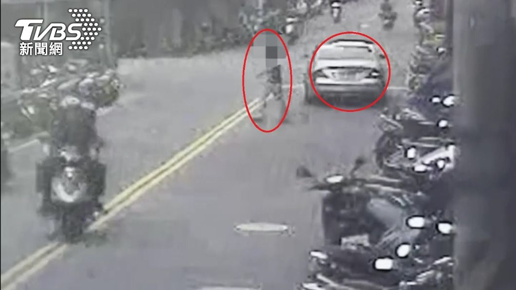 2人犯案後分開逃逸。(圖/警方提供)