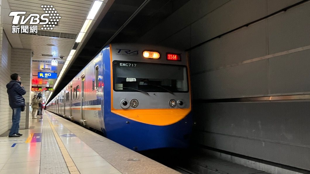 台鐵今加開的1144列車。(圖/TVBS王馨儀攝)