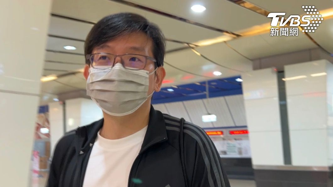 陶先生表示幸好9點15分有一班加開的區間車。(圖/TVBS王馨儀攝)