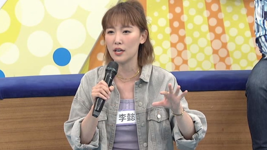 李懿意外發現朋友小三送的禮物。(圖/中天提供)