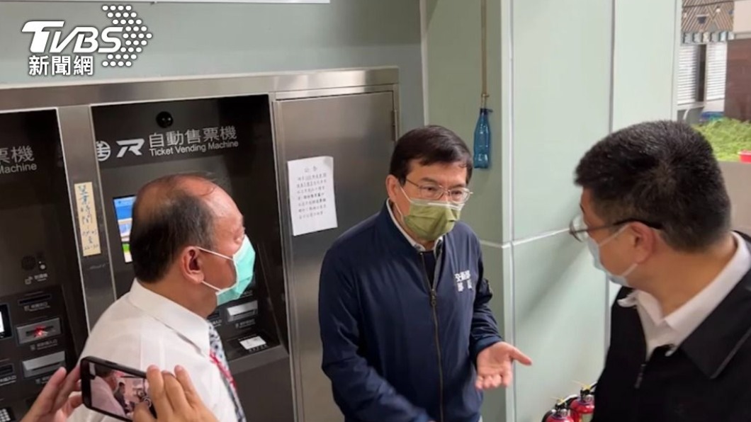 王國材一早視察台鐵台東站。（圖／TVBS）