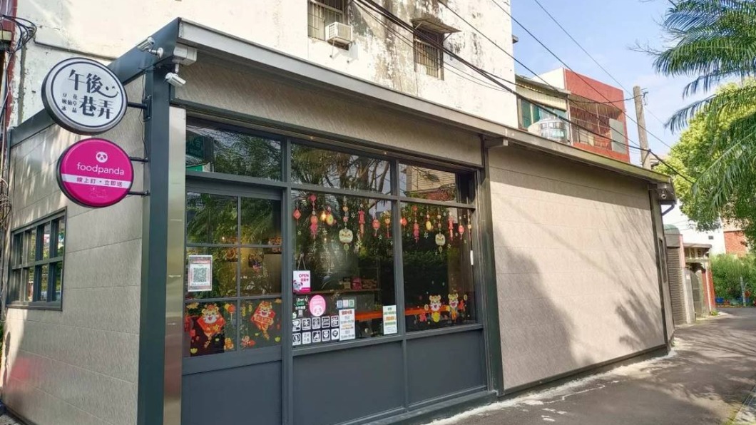 「午後巷弄」裝潢略帶點文青風格。(圖/跟著Nancy將的生活筆計本提供)