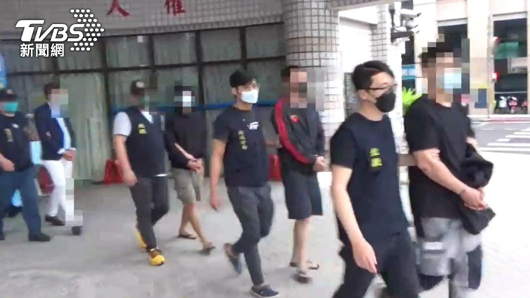 北投好樂迪酒客大亂鬥 警噴辣椒水壓制逮12人