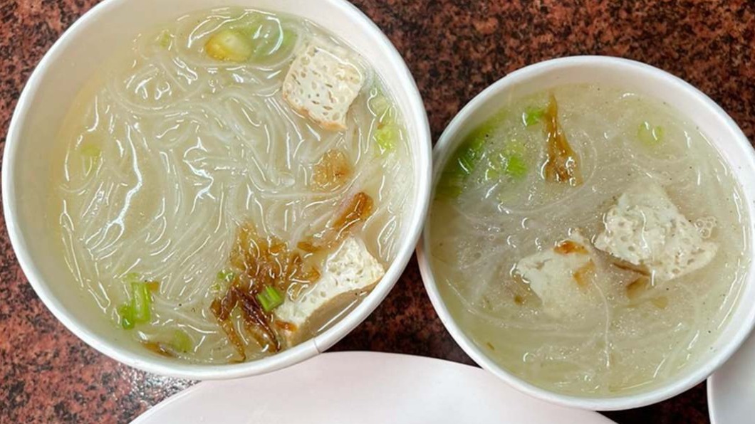 米粉湯超甘美。(圖/跟著踢小米吃喝玩樂趣提供)