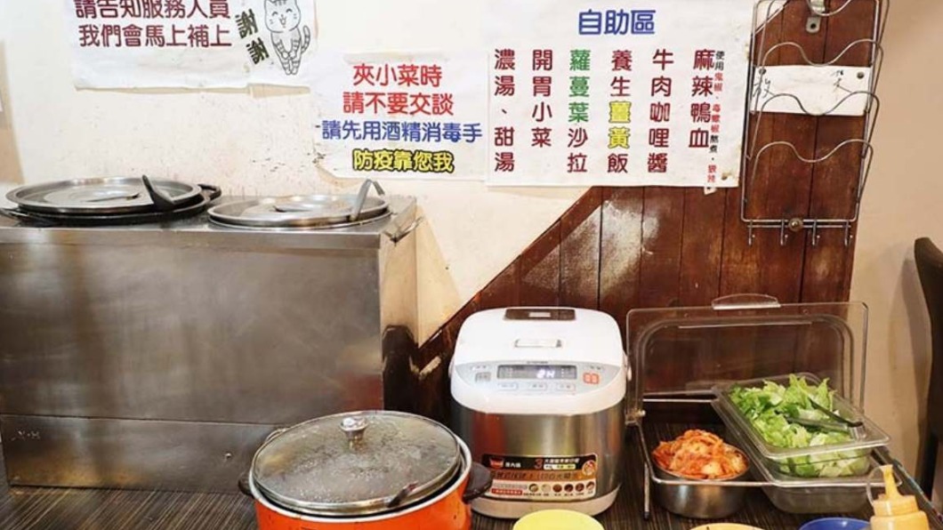 餐廳裡的自助吧是無限供應的。（圖／小噗扒飯食記提供）