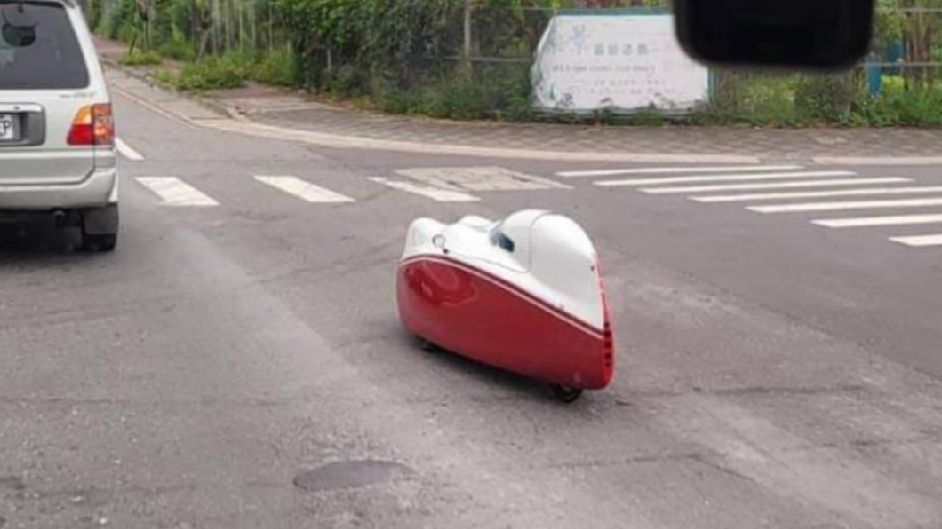 貧窮限制想像！路上驚見「飛船趴趴走」　驚人售價網嚇歪