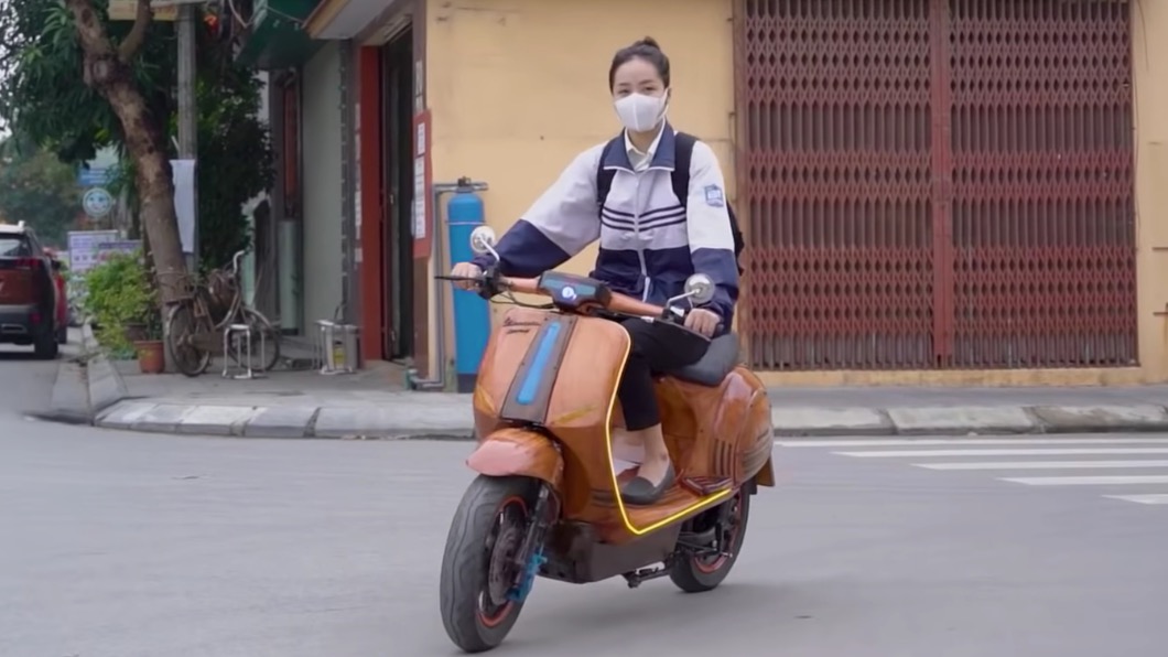 Vespa車款具備優雅外型，是不少車迷眼中相當特別的存在。（圖／翻攝自ND – Woodworking Art）