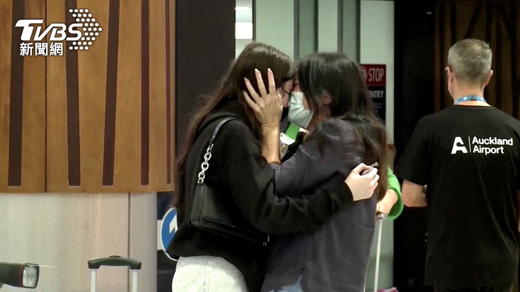 時隔2年紐西蘭重開國門!台灣也在免簽名單 旅客淚灑機場