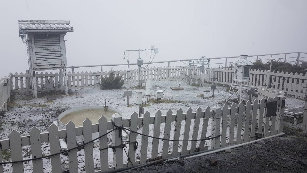 玉山氣象站降雪。(圖/氣象局提供)