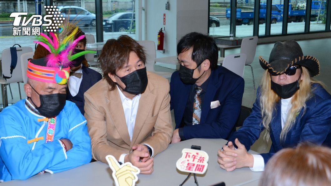 吉董（左2）自爆專輯預算超支。（圖／許方正攝）