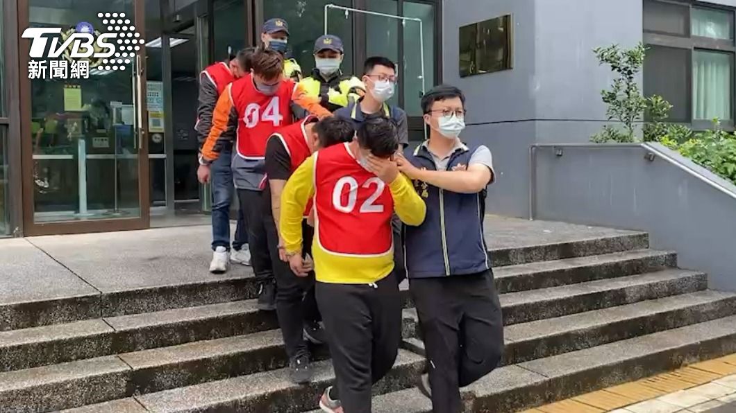 4名犯嫌被警方移送。(圖/TVBS)