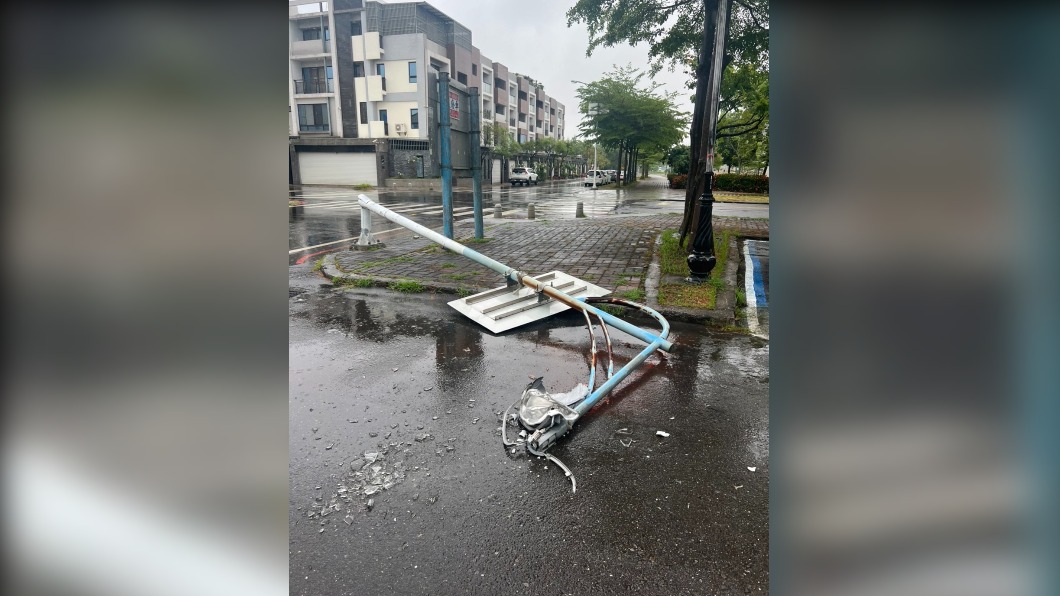 疑似不敵強風 台南路燈斷成兩截 燈罩全碎