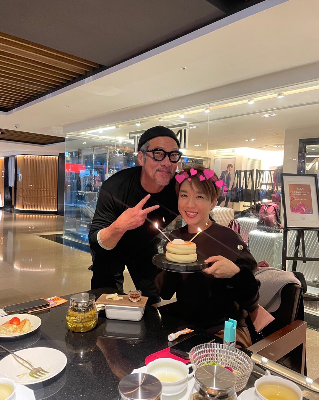 夫妻倆今年2月3日還開心度過結婚15週年。(圖/翻攝自Lulu老師&嗎哪瑜珈臉書)