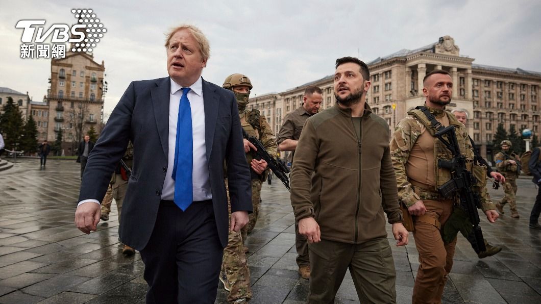 英國首相強森曾前往烏克蘭。(圖/達志影像美聯社)