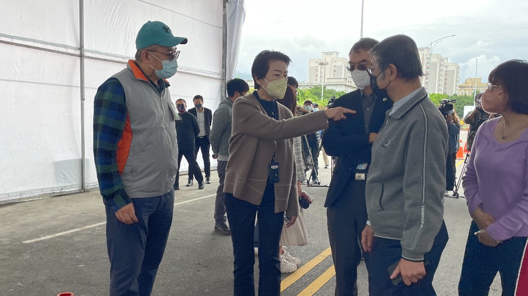 黃珊珊今天視察北士科快篩陽車來速篩檢站。(圖/黃珊珊辦公室提供)