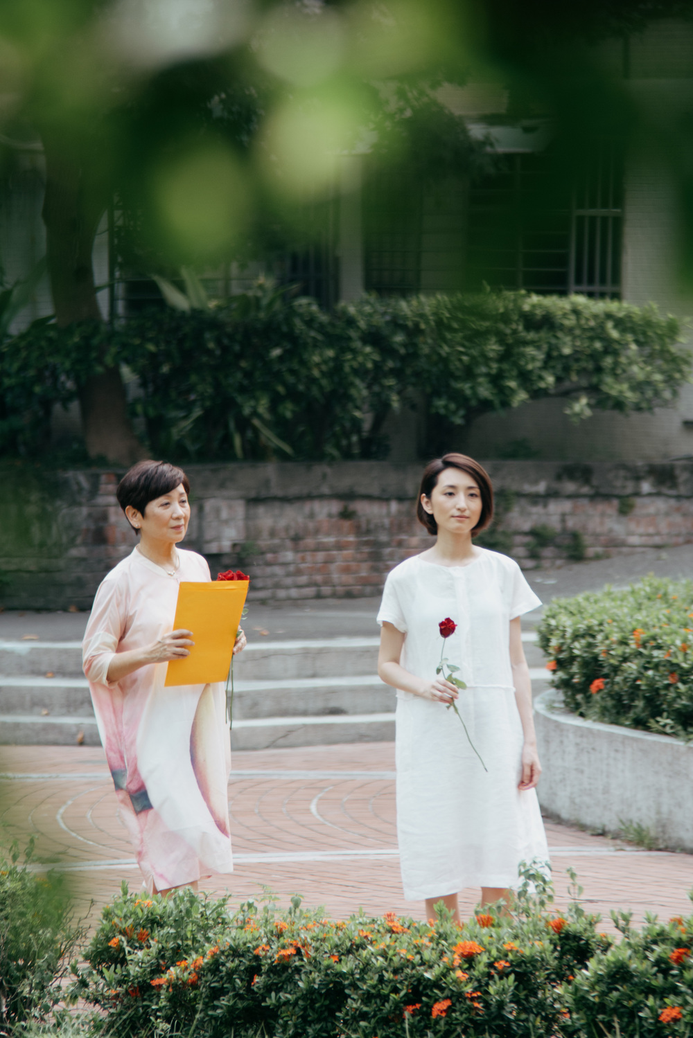 鮑起靜(左)與柯佳嬿飾演母女。(圖/台北双喜提供)