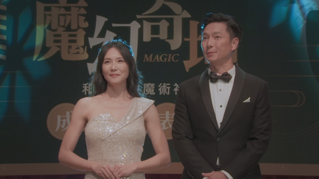 張本渝(左)、謝祖武重回校園參加魔術公演。(圖/華視提供)