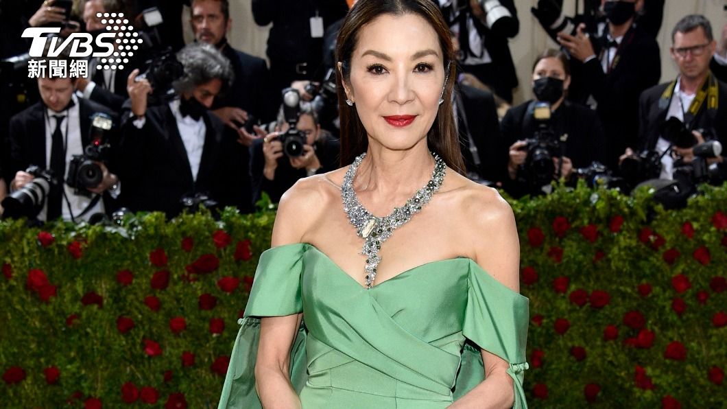 59歲楊紫瓊身穿隆重的薄荷綠禮服,(圖/達志影像美聯社)