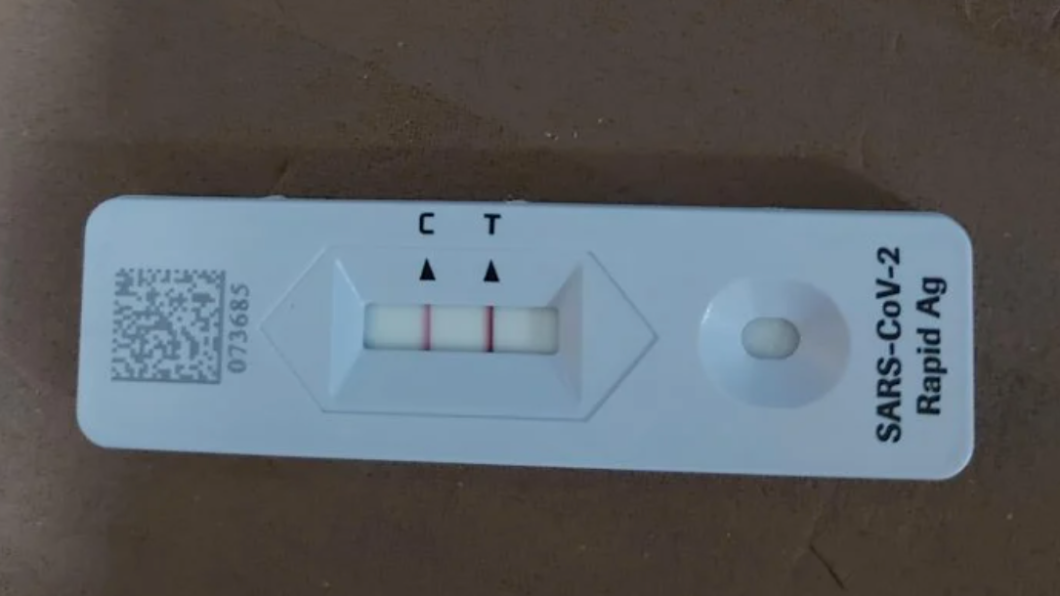 唾液快篩也行?網吐痰實測「兩條線」 PCR真的確診了