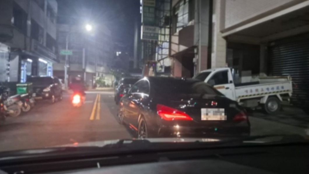 停紅黃線不能檢舉了!用路人見「霸道停車」氣炸:真荒謬