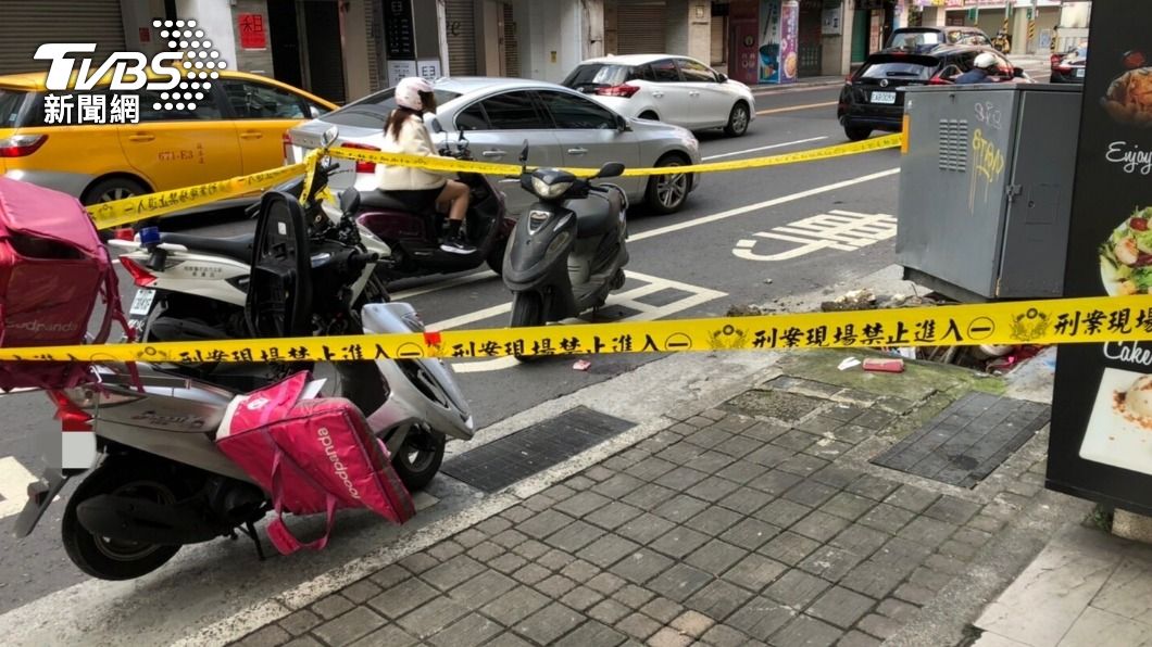 機車擦撞！熊貓外送員噴飛猛撞變電箱　頭部重創急救中