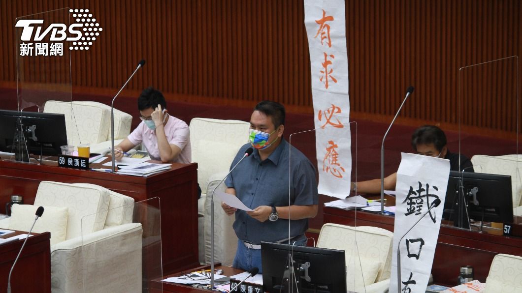 陳重文質詢。(圖/TVBS)