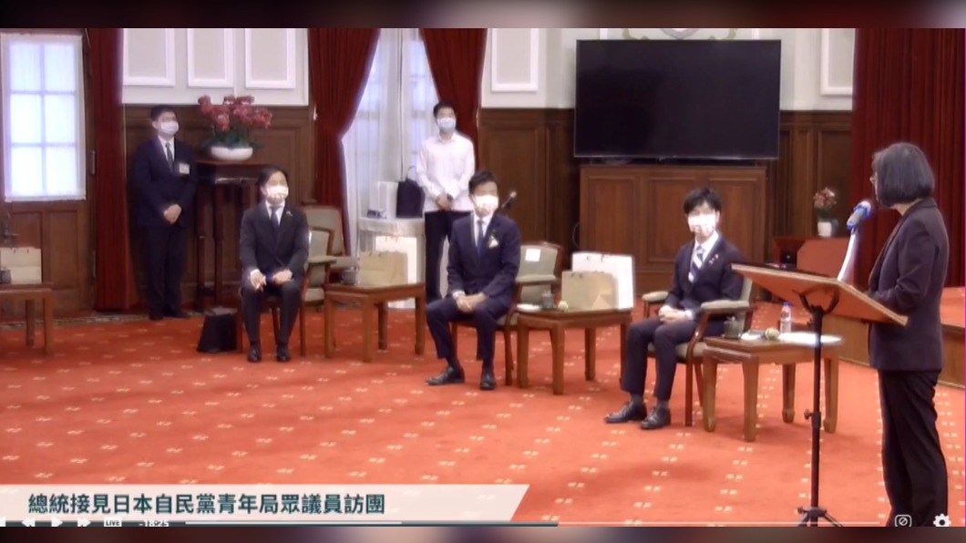 總統蔡英文今天接見日本自民黨青年局眾議員訪團。（圖／翻攝蔡英文臉書直播）