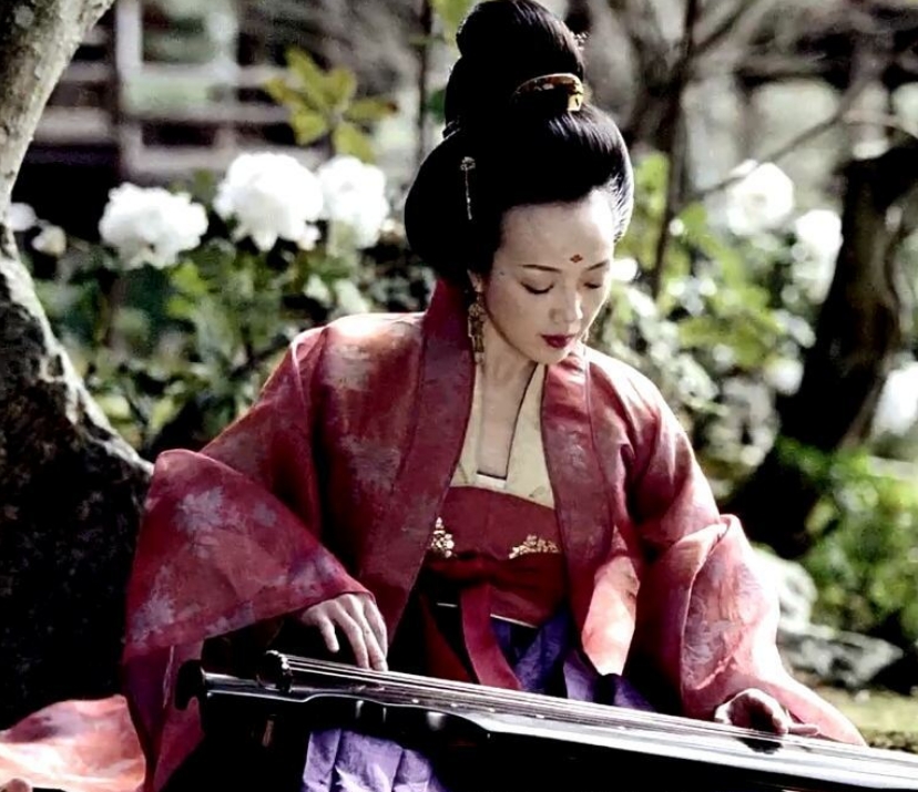許芳宜在《刺客聶隱娘》中，一人分飾兩角演出「嘉信」與「嘉誠」公主。（圖／翻攝自IG）