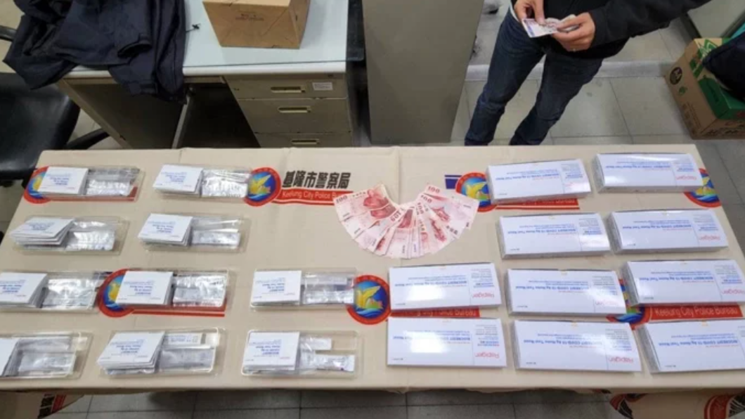 警方查扣10組快篩試劑。（圖／基隆市警察局提供）