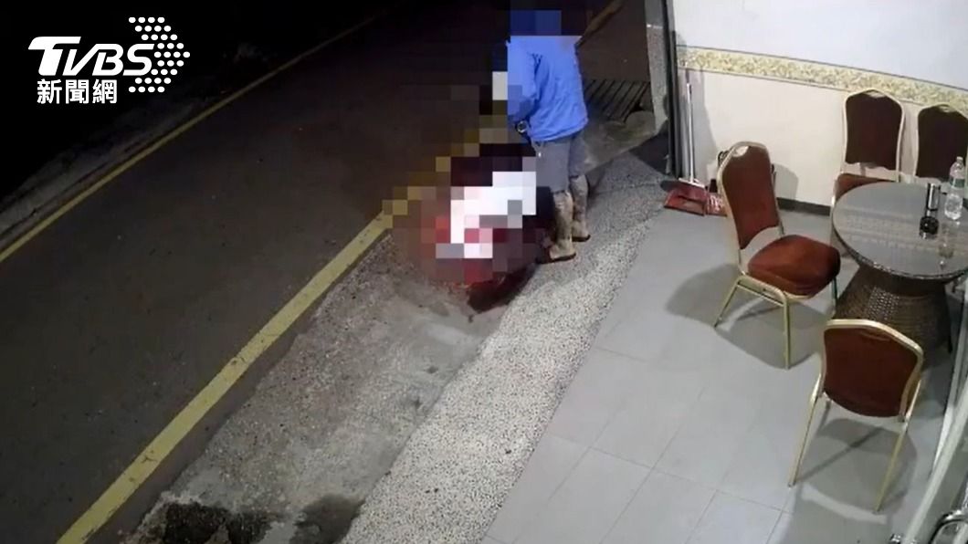 陳男當時準備騎機車返家。(圖/警方提供)