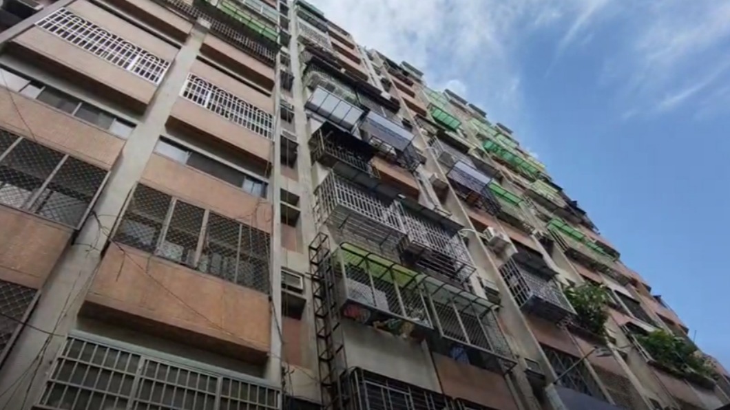 住處多處血跡，不排除他殺。（圖／TVBS）
