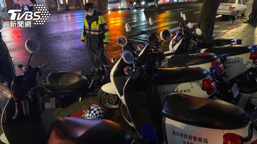 壓力大喝威士忌解悶!男子酒駕撞車噴飛 警察也遭殃