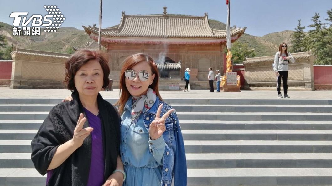龍千玉和母親認為,能過節聚在一起最珍貴。(圖/豪記唱片提供)