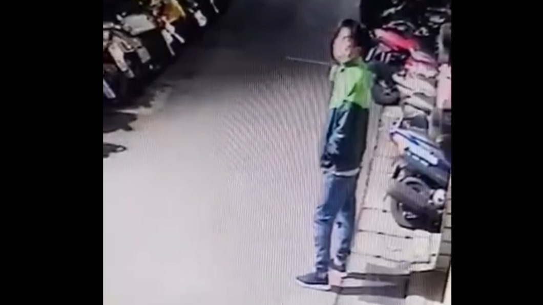 慣竊破壞紗窗欲行竊 被屋主怒吼嚇到落荒而逃