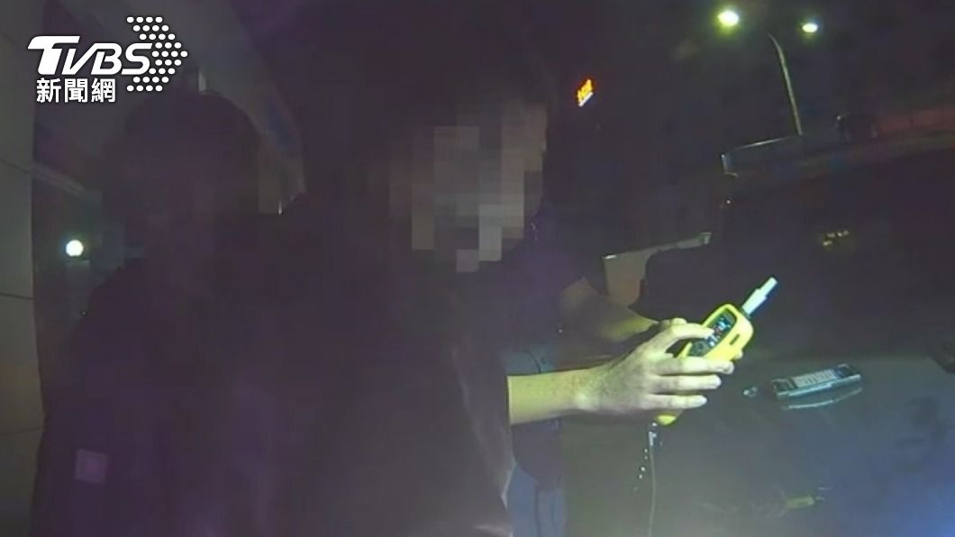 男駕駛酒測值高達0.62mg/L。(圖/TVBS)