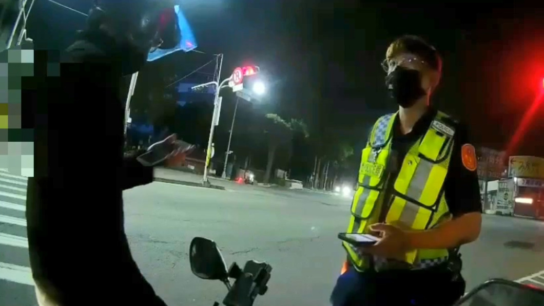 阮姓男子在盤查時趁機逃逸,警方狂追百米。 (圖/分局提供)