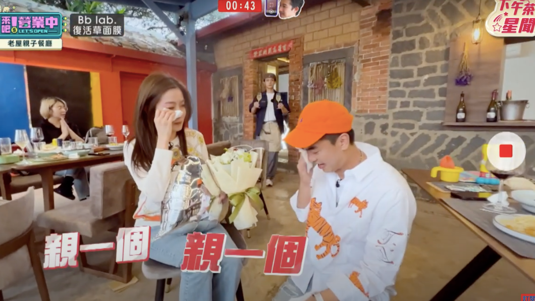 柯有倫感謝老婆，頻頻擦淚。（圖／翻攝《來吧！營業中》節目片段）