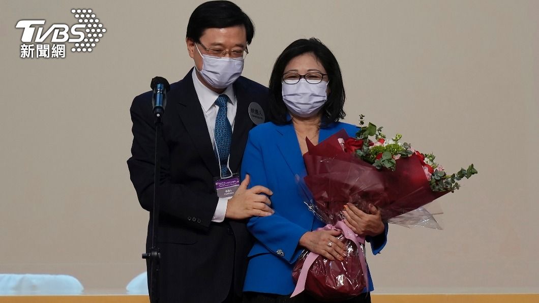 李家超與妻子林麗嬋罕見在公開場合同台。（圖／達志影像美聯社）